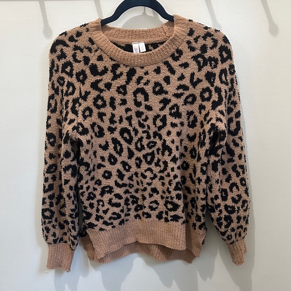 Joyspun Sweaters - Joyspun Oversized Cheetah Fuzzy Sweater